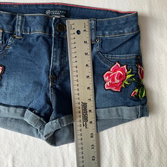 Boom Boo Jeans Women’s Denim Short Shorts size 7 (S),Jean Blue,Embroidered Roses - Picture 4 of 10